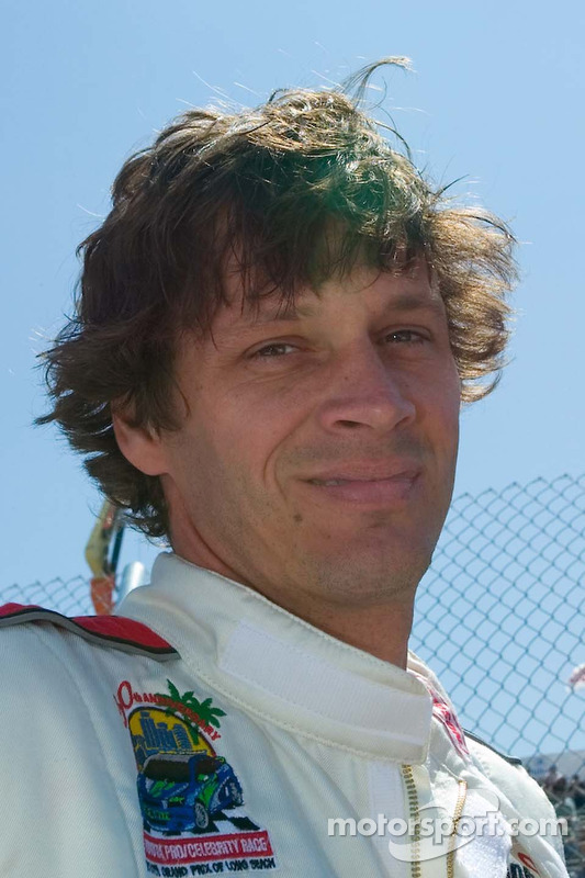 Le skateboarder Bucky Lasek