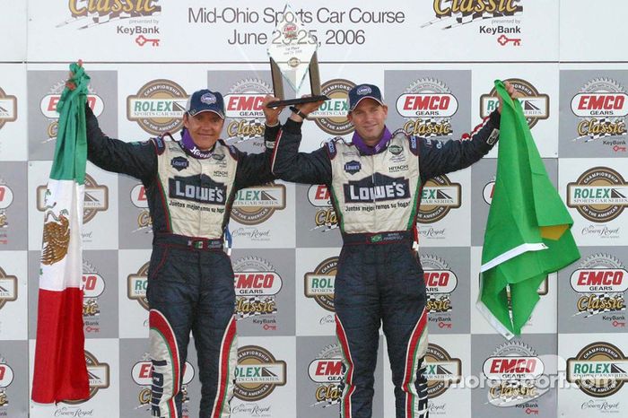 Podio de DP: clase y ganadores absolutos Adrián Fernández y Mario Haberfeld