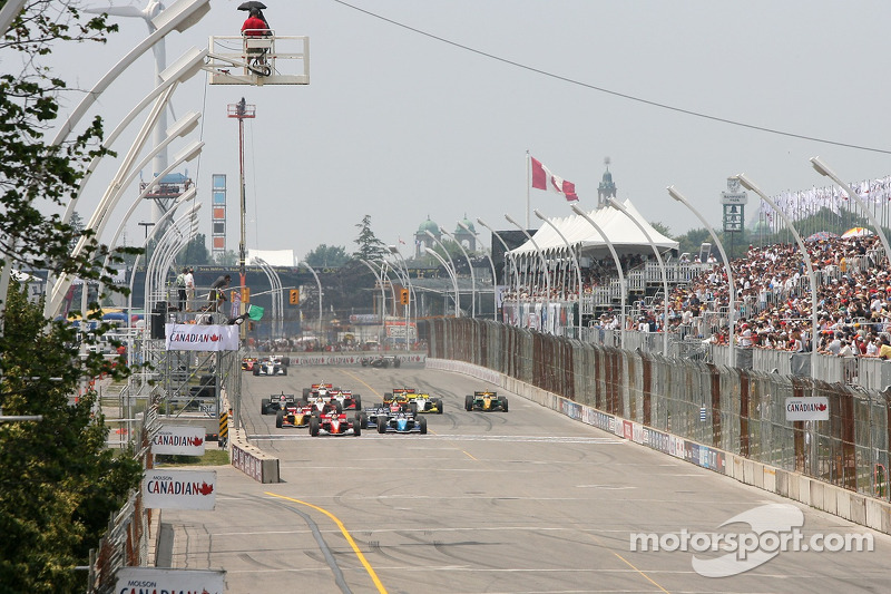 Départ : Justin Wilson et A.J. Allmendinger se battent pour prendre la tête