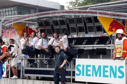 Teammanager Jonathan Wheatley, Technikchef Mark Smith, Ian Morgan, Sportchef Christian Horner und Ch