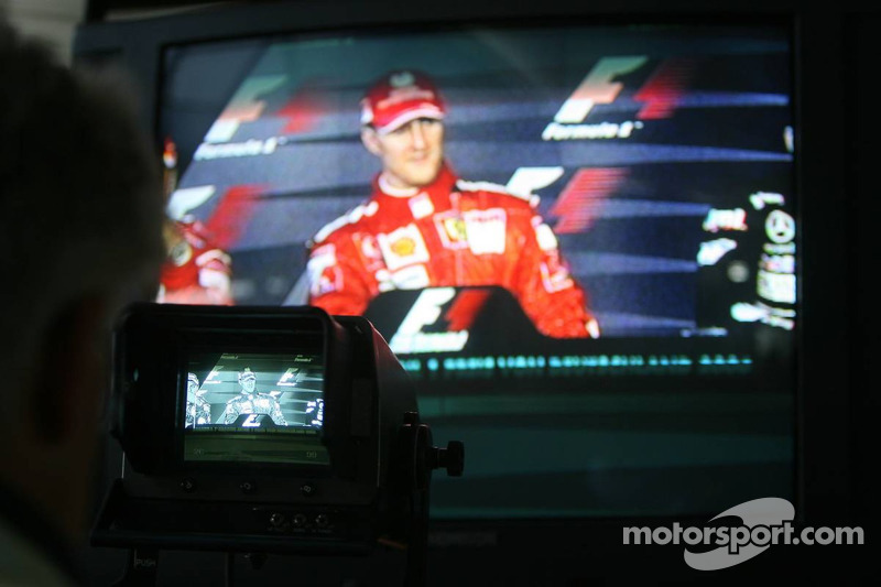 Conférence de presse : le vainqueur de la course Michael Schumacher