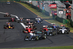 Lewis Hamilton, Mercedes AMG F1 W06 mène au départ de la course