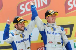 Podium: Los gandores de la carrera, Ricardo Maurício, Nestor Girolami