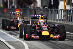 Даниэль Риккардо Red Bull Racing RB11 и его сокомандник Даниил Квят Red Bull Racing RB11