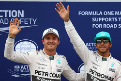 Nico Rosberg, Mercedes AMG F1 W06 et Lewis Hamilton, Mercedes AMG F1