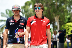 Carlos Sainz Jr., Scuderia Toro Rosso avec Roberto Merhi, Marussia F1 Team