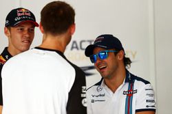 Daniil Kvyat, Red Bull Racing con Jenson Button, de McLaren y Felipe Massa, de Williams en el desfil