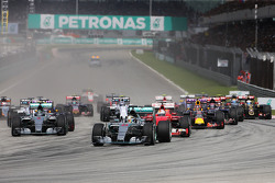 Lewis Hamilton, Mercedes AMG F1 W06 mène au départ