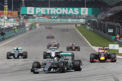 Льюис Хэмилтон Mercedes AMG F1 W06