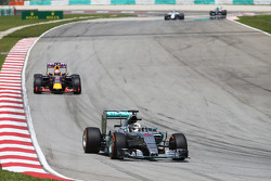 Льюис Хэмилтон Mercedes AMG F1 W06