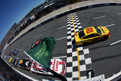 Départ: Joey Logano, Team Penske Ford en tête