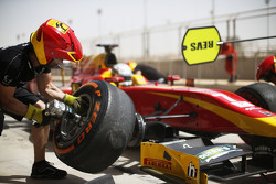Jordan King, Racing Engineering, s'arrête aux stands