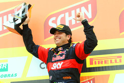 Race winner Caca Bueno, Red Bull Racing Chevrolet