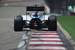 Felipe Massa, Williams FW37 envoie des étincelles