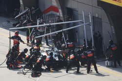 Серхио Перес, Sahara Force India F1 VJM08 во время пит-стопа