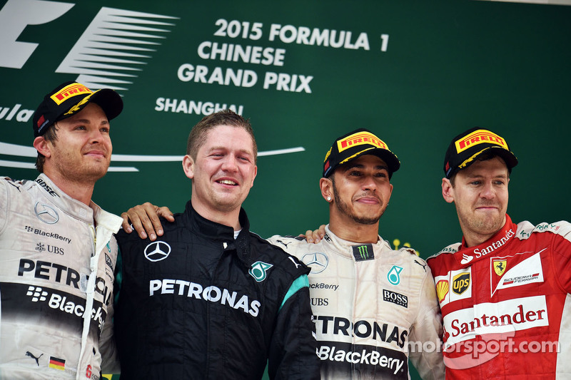 Das Podium: 2. Nico Rosberg, Mercedes AMG F1; 1. Lewis Hamilton, Mercedes AMG F1; 3. Sebastian Vette