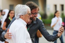 Bernie Ecclestone tirando selfie