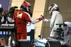 Kimi Raikkonen, Scuderia Ferrari et Lewis Hamilton, Mercedes AMG F1 Team