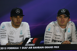 Lewis Hamilton, Mercedes AMG F1 et son équipier Nico Rosberg, Mercedes AMG F1 lors de la conférence de presse de la FIA