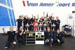 Joey Mawson en winnaar Mick Schumacher, Van Amersfoort Racing