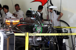 McLaren MP4-30 dans son garage
