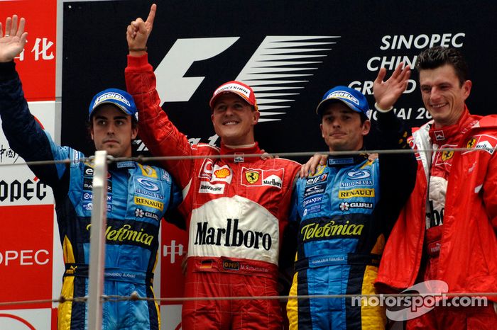 Podio: Michael Schumacher, ganador de la carrera, con Fernando Alonso y Giancarlo Fisichella.