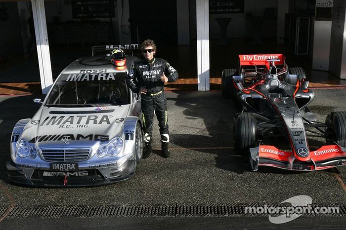 Valentino Rossi con el Mercedes-Benz AMG DTM y el McLaren Mercedes MP4-20