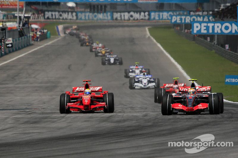 Felipe Massa, Scuderia Ferrari, y Lewis Hamilton, McLaren Mercedes