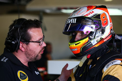 Ромен Грожан, Lotus F1 Team с Жульеном Симоном-Шотемпом, гоночным инжинером Lotus F1 Team