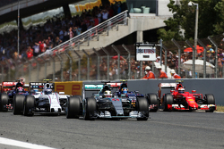 Départ : Nico Rosberg, Mercedes AMG F1 W06 mène