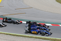 Felipe Nasr, Sauber C34, Marcus Ericsson, Sauber C34 et Jenson Button, McLaren MP4-30 au départ de la course