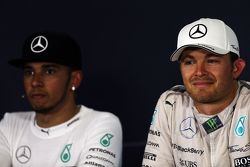 El ganador de la carrera, Nico Rosberg, Mercedes AMG F1 en la conferencia de prensa con Lewis Hamilt
