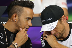 Lewis Hamilton, Mercedes AMG F1 Team y Jenson Button, McLaren Honda