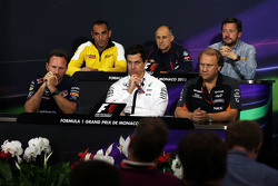 Conferencia de prensa de la FIA: Cyril Abiteboul, Renault Sport F1 Director Gerente y Franz Tost, Sc
