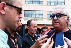 Флавио Биаторе с Джонатаном Ноблом, журналистом Motorsport.com