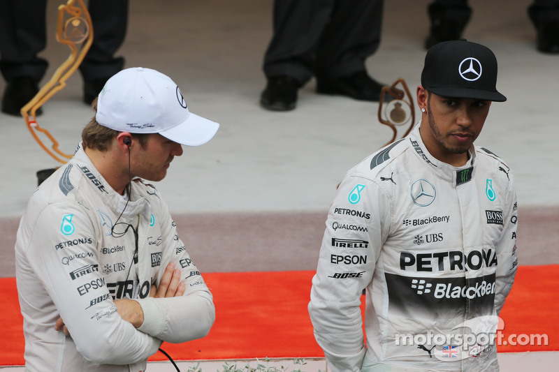 The podium,: Race winner Nico Rosberg, Mercedes AMG F1 with third placed team mate Lewis Hamilton, M