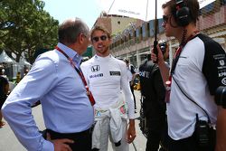 (I a D): Ron Dennis, McLaren con Jenson Button, McLaren y Mike Collier, entrenador personal de Jenso