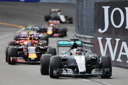 Льюис Хэмилтон, Mercedes AMG F1 W06