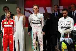 Pódio: segunda posição Sebastian Vettel, Ferrari, vencedor Nico Rosberg e o terceiro colocado Lewis Hamilton, Mercedes AMG F1