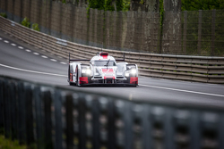 #7 Audi Sport Team Joest Audi R18 e-tron quattro: Марсель Фэсслер, Андре Лоттерер, Бенуа Трелуйе