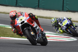 Andrea Iannone, Ducati Team, et Valentino Rossi, Yamaha Factory Racing