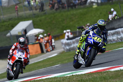 Valentino Rossi, Yamaha Factory Racing, et Andrea Dovizioso, Ducati Team