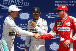 Calificados los tres primeros en el parc ferme, Nico Rosberg, de Mercedes F1, hombre de la pole Lewi