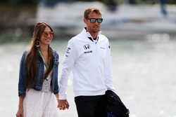 Гонщик McLaren Дженсон Баттон со своей женой Джессикой