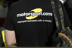 Motorsport.com t-shirt in Russisch
