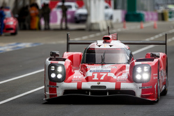 #17 Porsche Team Porsche 919 Hybrid: Timo Bernhard, Mark Webber, Brendon Hartley