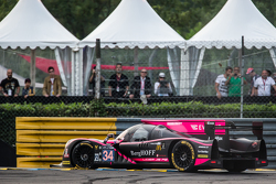 Spin for #34 OAK Racing Ligier JS P2: Chris Cumming, Kevin Estre, Laurens Vanthoor