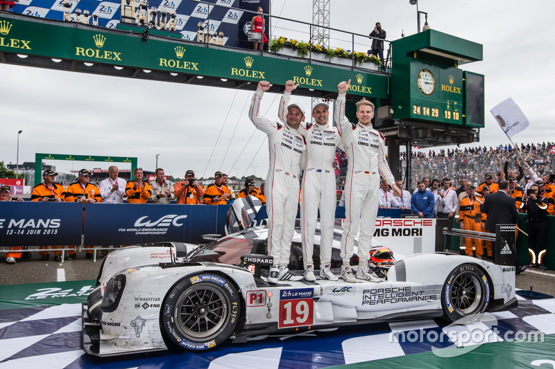 Parc fermé: race winners #19 Porsche Team Porsche 919 Hybrid: Nico Hulkenberg, Nick Tandy, Earl Bamb