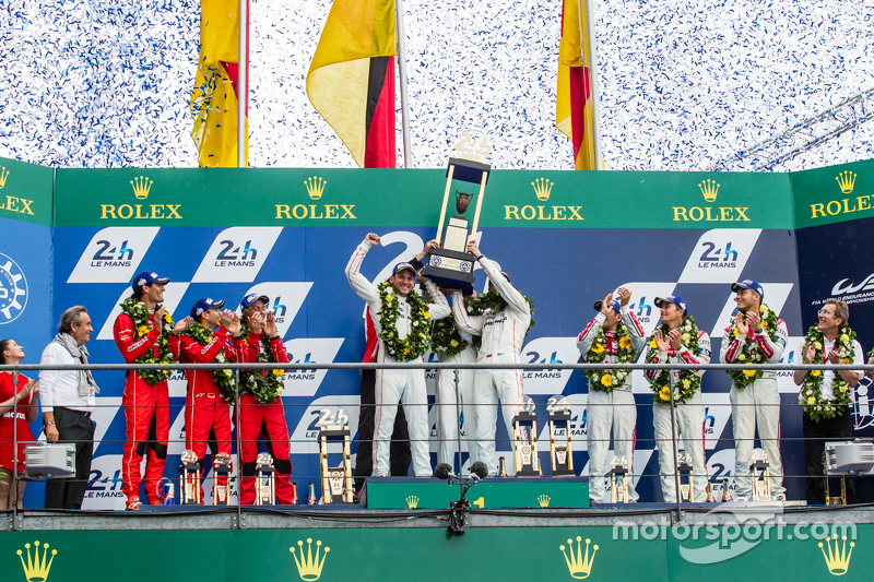 LMP1 podium: class and overall winners Porsche Team: Nico Hulkenberg, Nick Tandy, Earl Bamber, secon