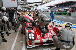 #17 Porsche Team Porsche 919 Hybrid : Timo Bernhard, Mark Webber, Brendon Hartley
